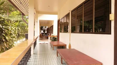Quadruple Room with Balcony — Happy Bungalow
